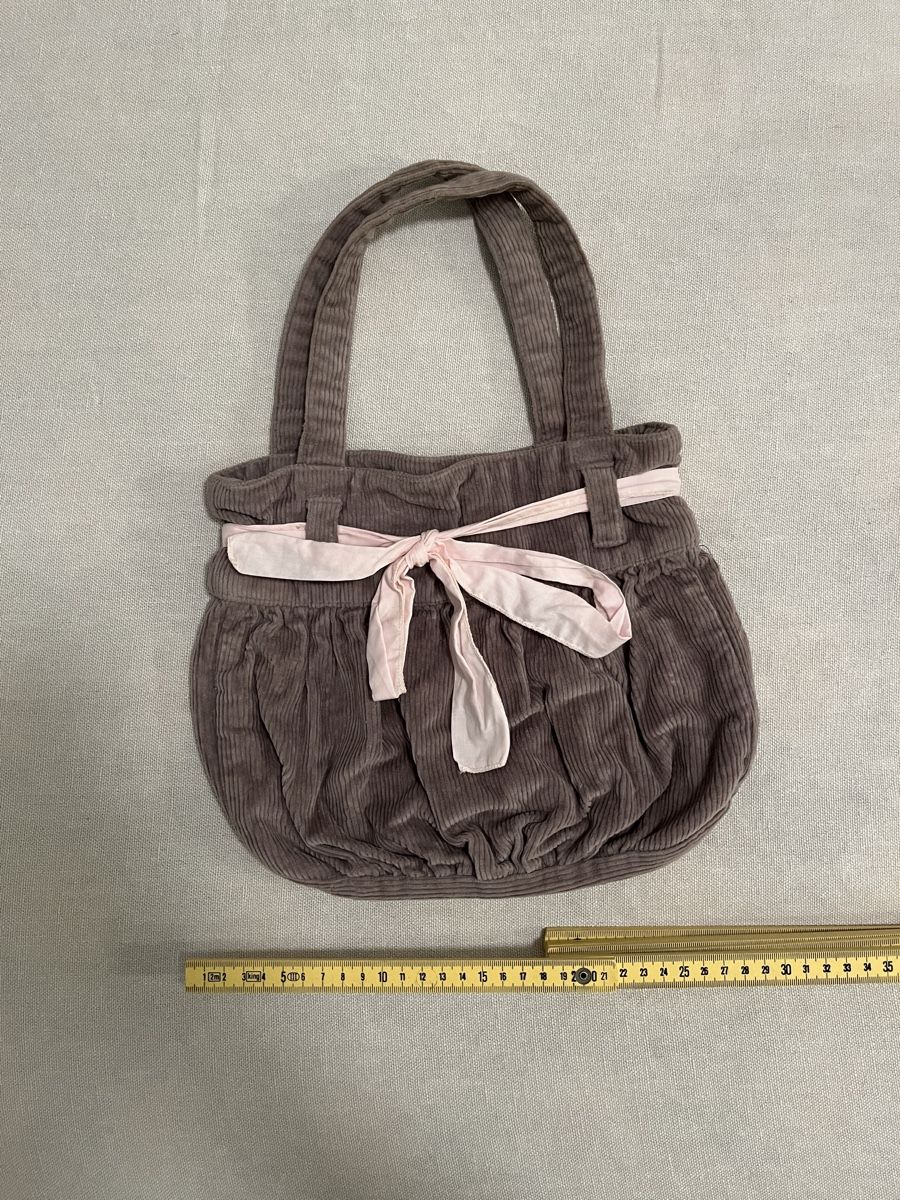 Brandy Melville Borse da donna: Borsa Brandy Melville a coste con fiocco grigio e rosa. – Nuovo (secondo la descrizione) da Mendrisio venduto da cost.del 1
