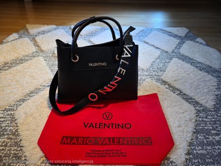 Je vends deux sacs à main, comme on le voit sur la photo.