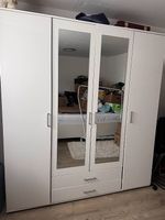 Kleiderschrank 