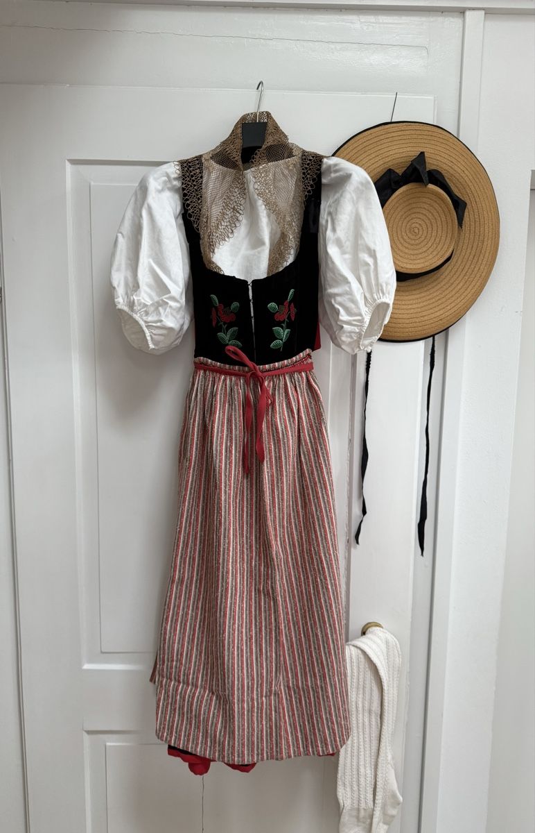 Costumes: Brienzer Arbeitertracht Gr 36 – D'occasion à Rüschlikon par clean-teeth