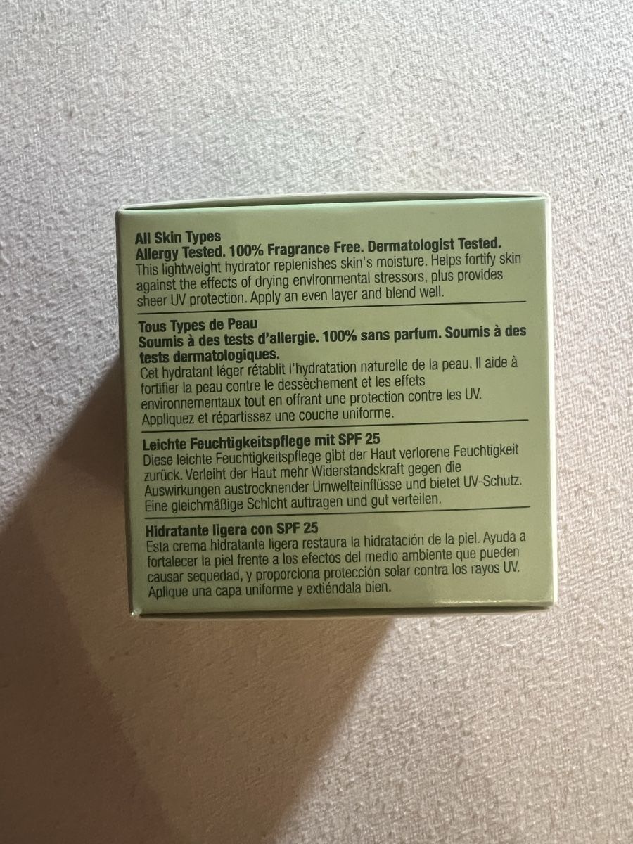 Clinique Soins du visage: Clinique Moisture Surge SPF 25 – Neuf avec emballage d'origine à Payerne par Ventes.suisses_ 2