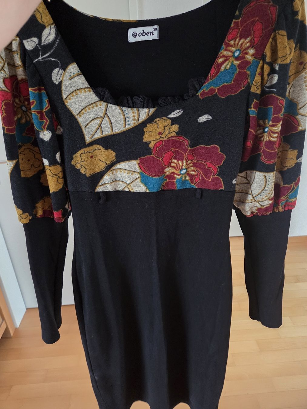 Kleider: Damen Kleid, figurbetonte, Gr. 38 – Gebraucht aus Pfäffikon ZH von e13_x2n5