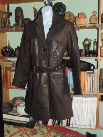 manteau en cuir brun foncé