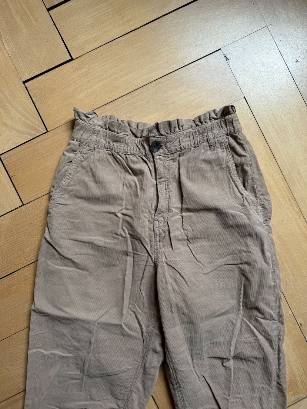Zara Pantaloni: ZARA - Feincord Paperbag Hose hellbraun 38 – Usato da Zürich venduto da Diazaio 1