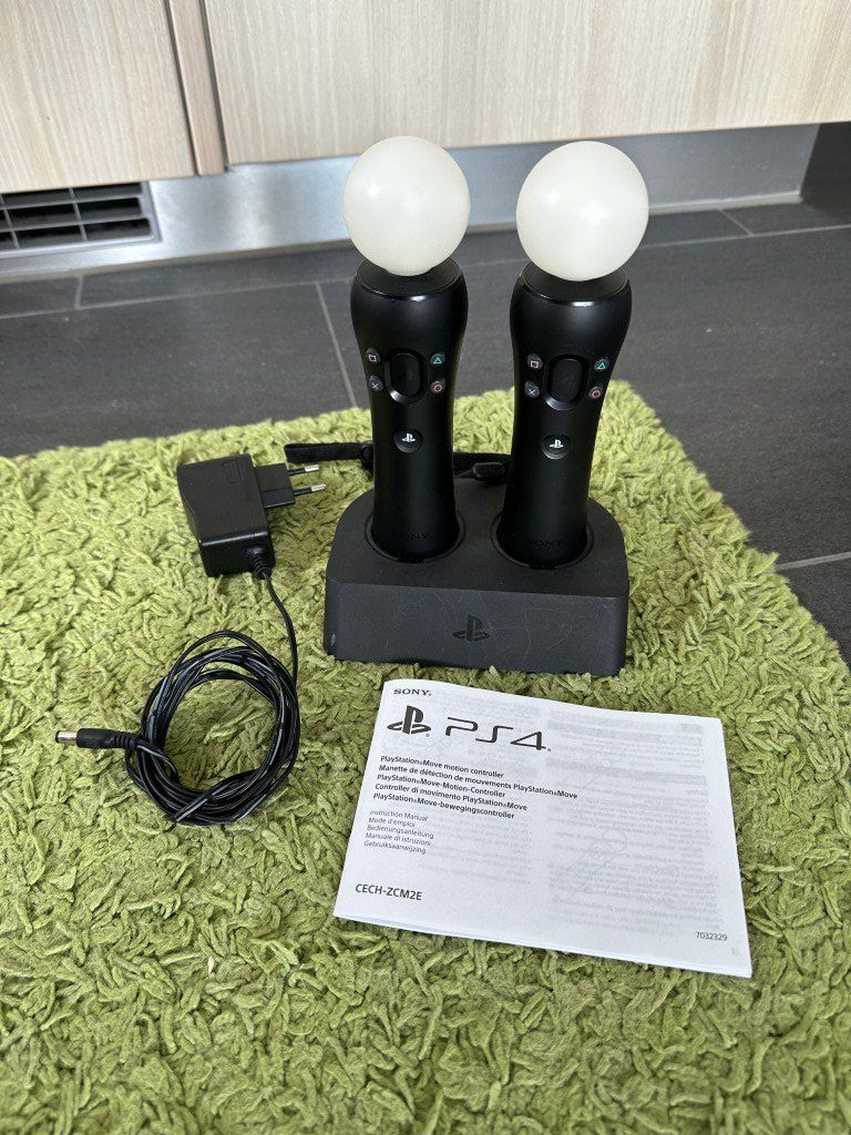 Sony Controller: 2 Sony Playstation VR Move Motion Controller + Ladestation – Usato da Brunnen venduto da 23068