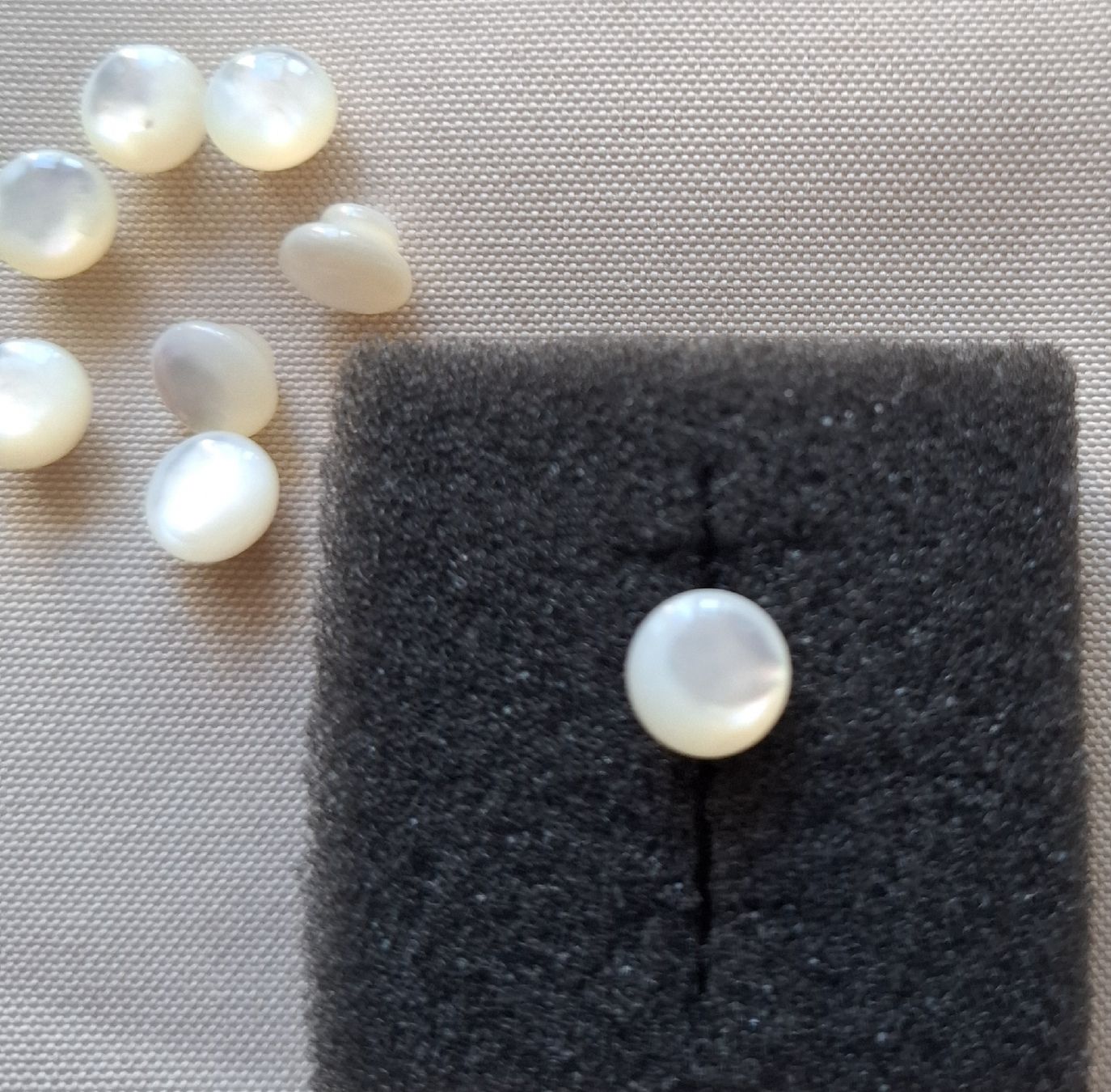 Boutons: 8 Glasknöpfe, 8 mm. – D'occasion à Dietikon par Hirschkopf 1