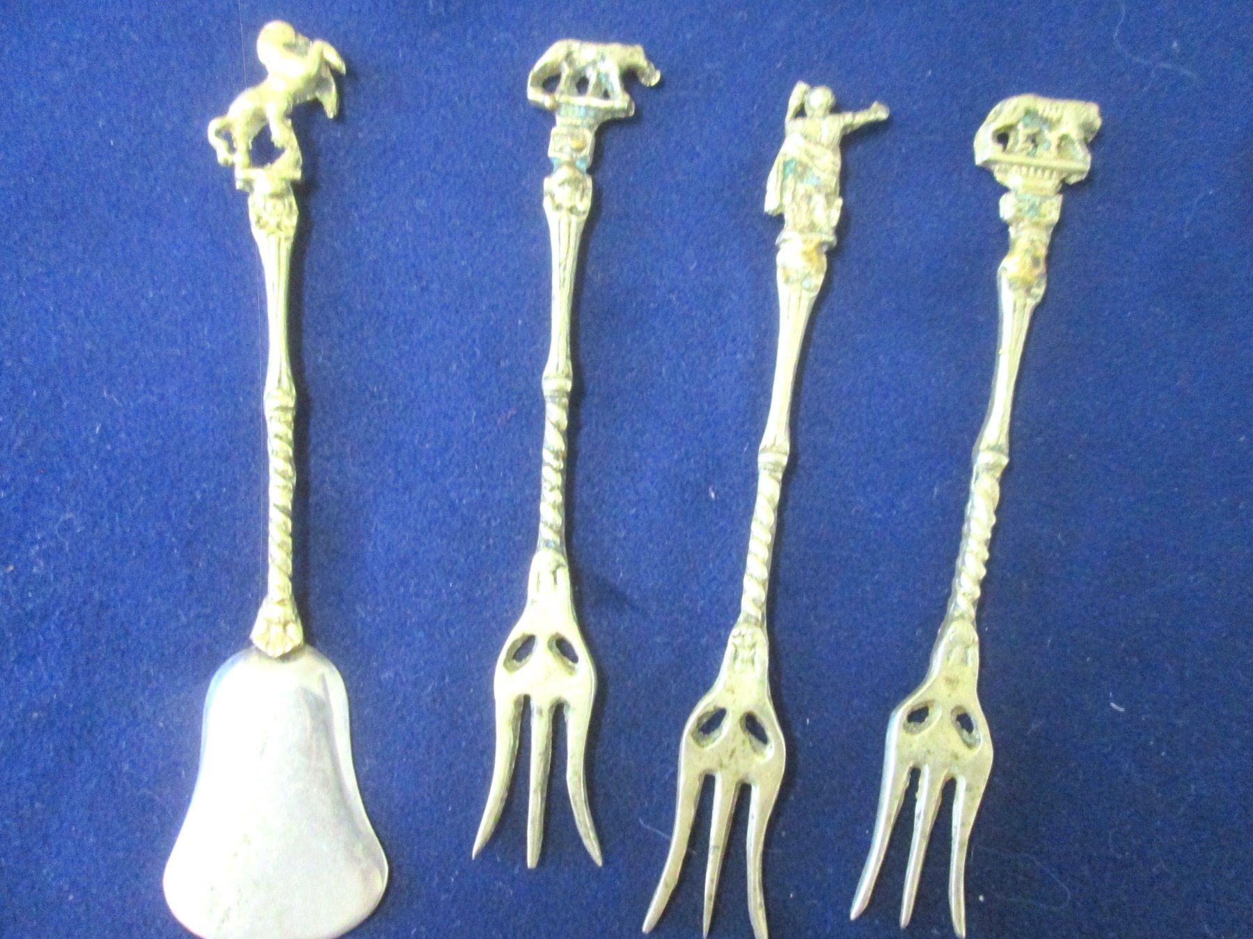 Set di posate: 4 Vintage-Besteckteile aus Metall – Usato da Sementina venduto da babucia 1