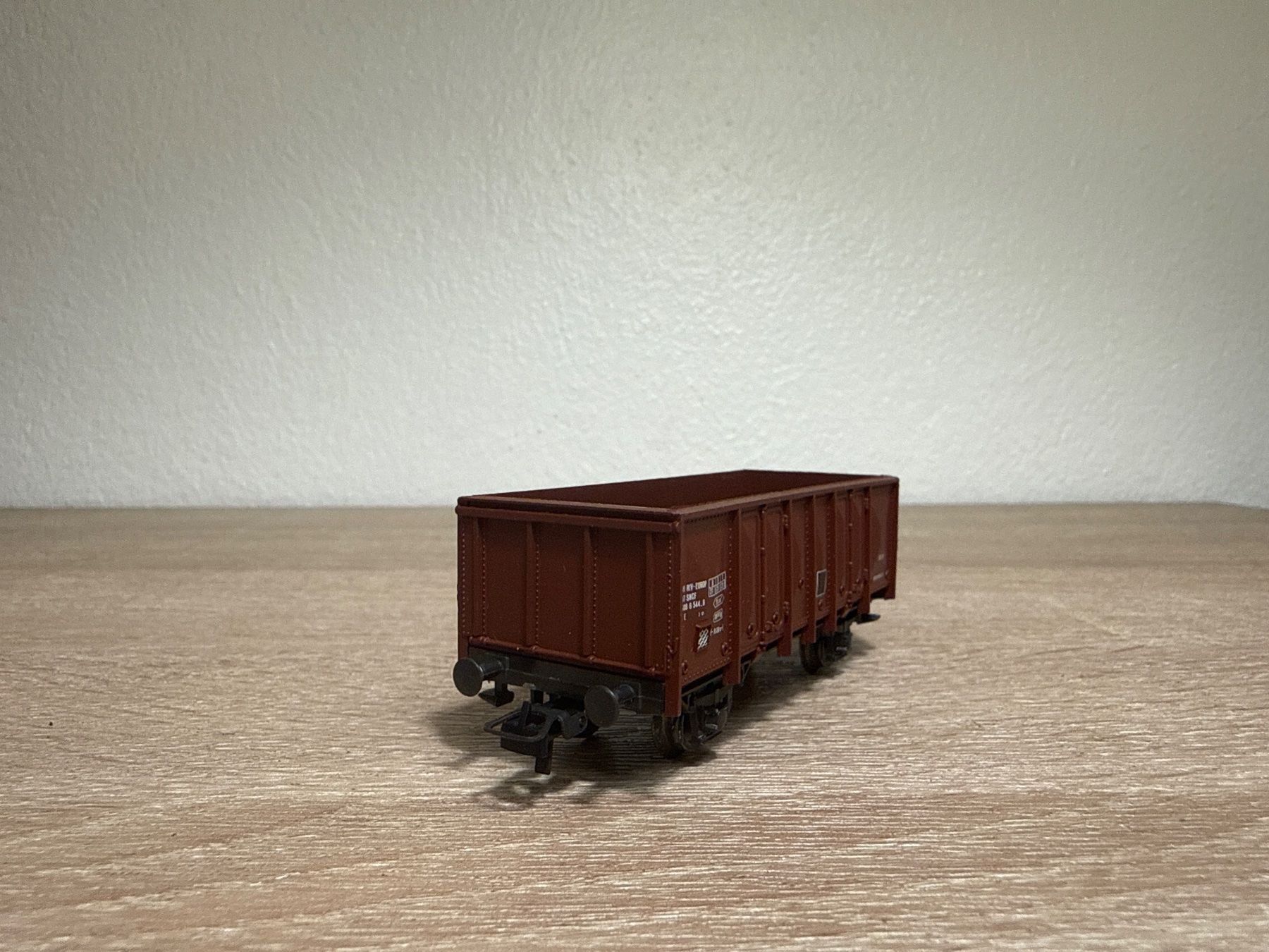 Roco Modellini di ferrovie: Roco Güterwagen SNCF H0 (100) – Usato da St-Aubin-Sauges venduto da Lo_Go 2