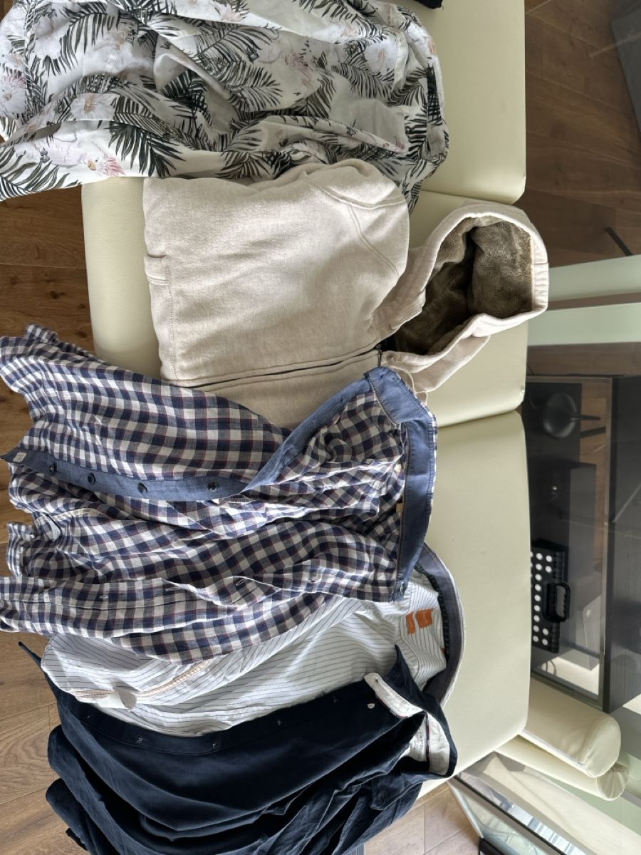 Kleiderpakete: Hilfiger, Boss, Einhorn - Kleoderpaket – Gebraucht aus Wollerau von R.o.m.a.n.