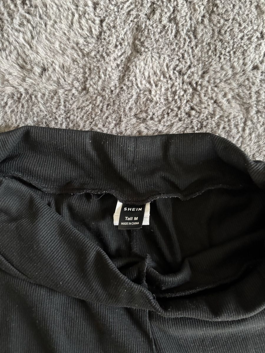 Leggings: Shein Black Flared Trousers – Nuovo (secondo la descrizione) da Wichtrach venduto da Re_Fit 2