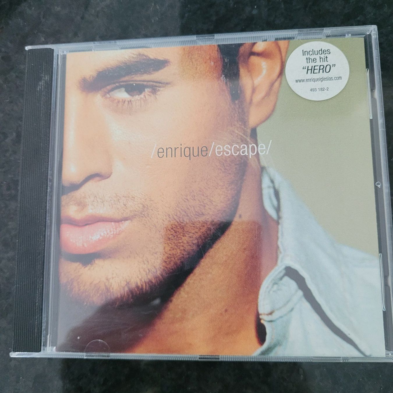 CD: Enrique Iglesias- Escape – Usato da SCHÜBELBACH venduto da CoKaHa