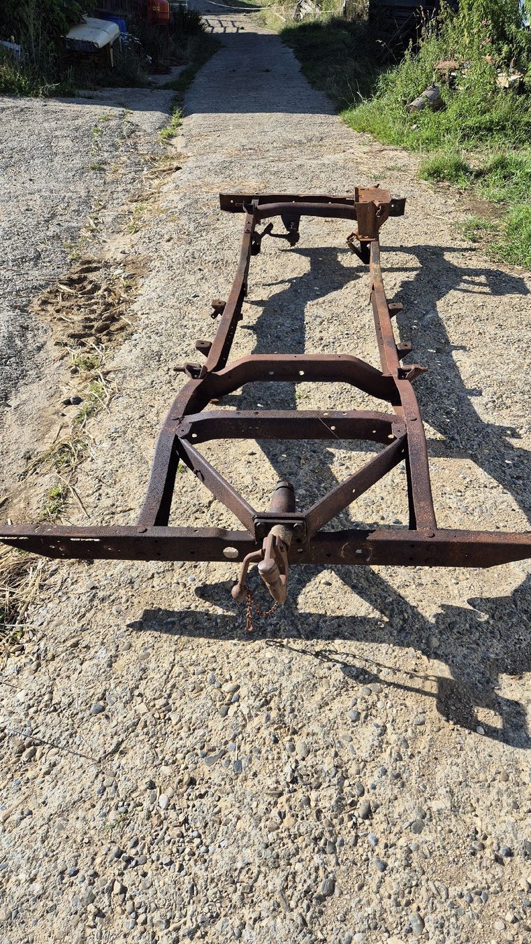 Jeep Tutti pezzi di ricambio auto: Willys Jeep Cj3b Chassis – Usato da Villigen venduto da Nakais 2