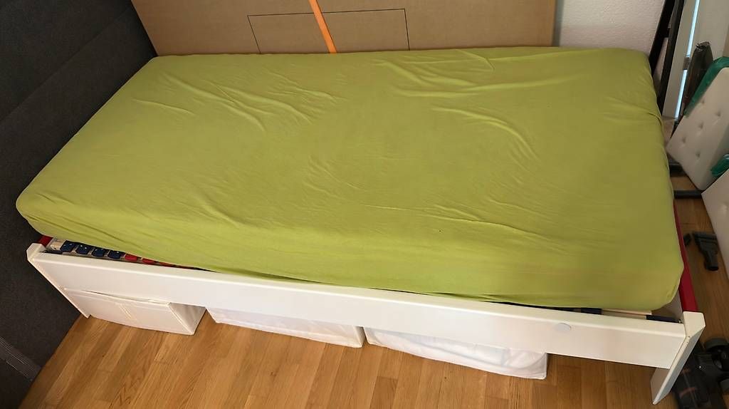 Betten: Bett mit Matratze und Rost  – Gebraucht aus Grenchen von FarmerJohn 1