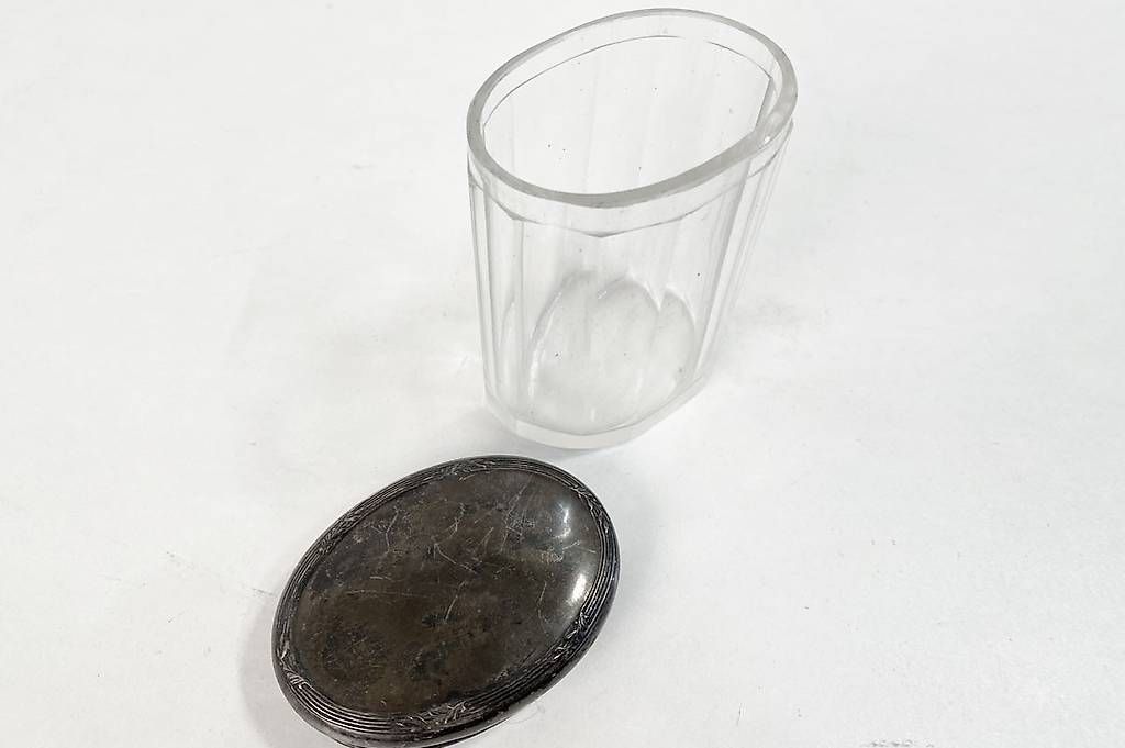 Zuccheriere: Alte ovale Glasdose mit Silberdeckel – Usato da Ballwil venduto da ClassicGallery 2