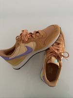 Nike Internationalist Sneakers beige/orange EU 41