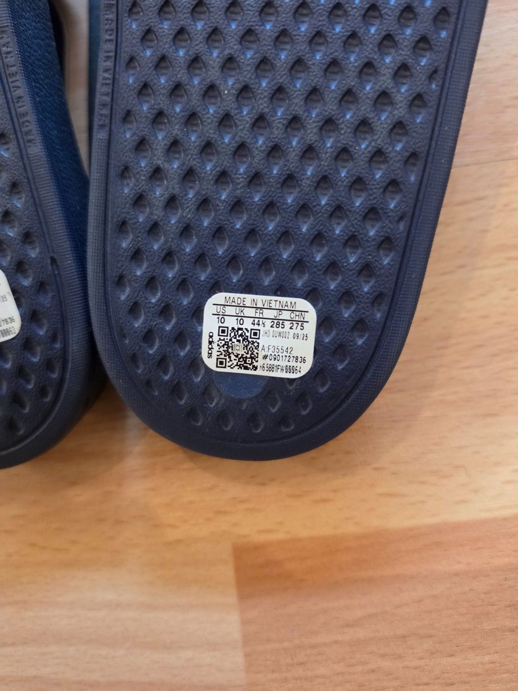 Adidas Chaussures hommes: Originale Adidas Adilette Grösse 44.5 – Neuf (Voir description) à Buchrain par Sssschaller 2