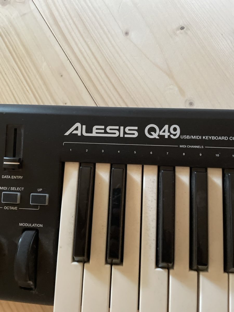 Alesis Strumenti musicali: Alesis Q49 Midi Keyboard – Usato da Altdorf UR venduto da Noudeal 1