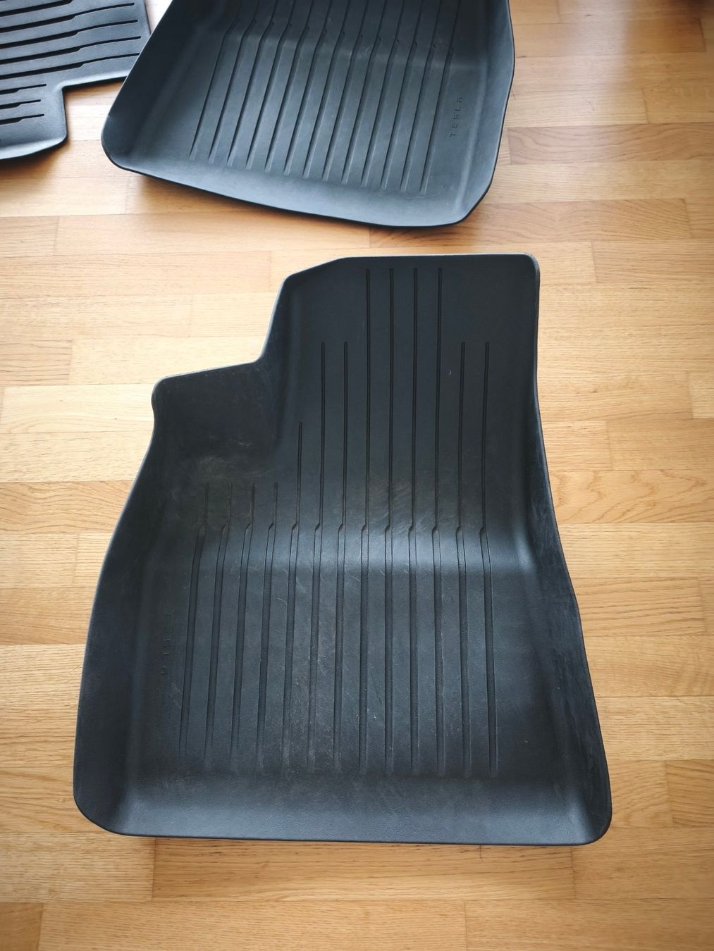 Tesla Teppiche / Matten: Tesla Model 3 Frunk- und Kofferraummatten + Alwettermatten – Gebraucht aus Scherzingen von pas_9p5f 4
