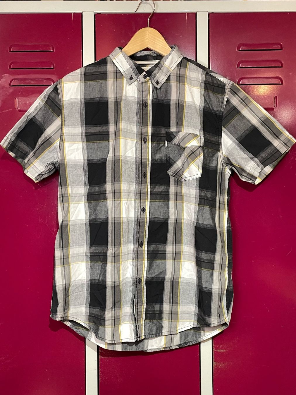 Levi's Hemden: LEVI'S CHECKED SHORT SLEEVES SHIRT SZ: M – Gebraucht aus Cortaillod von Stay_Alive_vintage