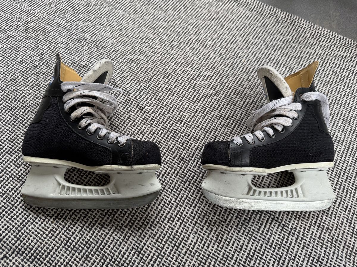 Bauer Pattini da ghiaccio: Schlittschuhe ca. Grösse 33 – Usato da Zürich venduto da Overtime89 1
