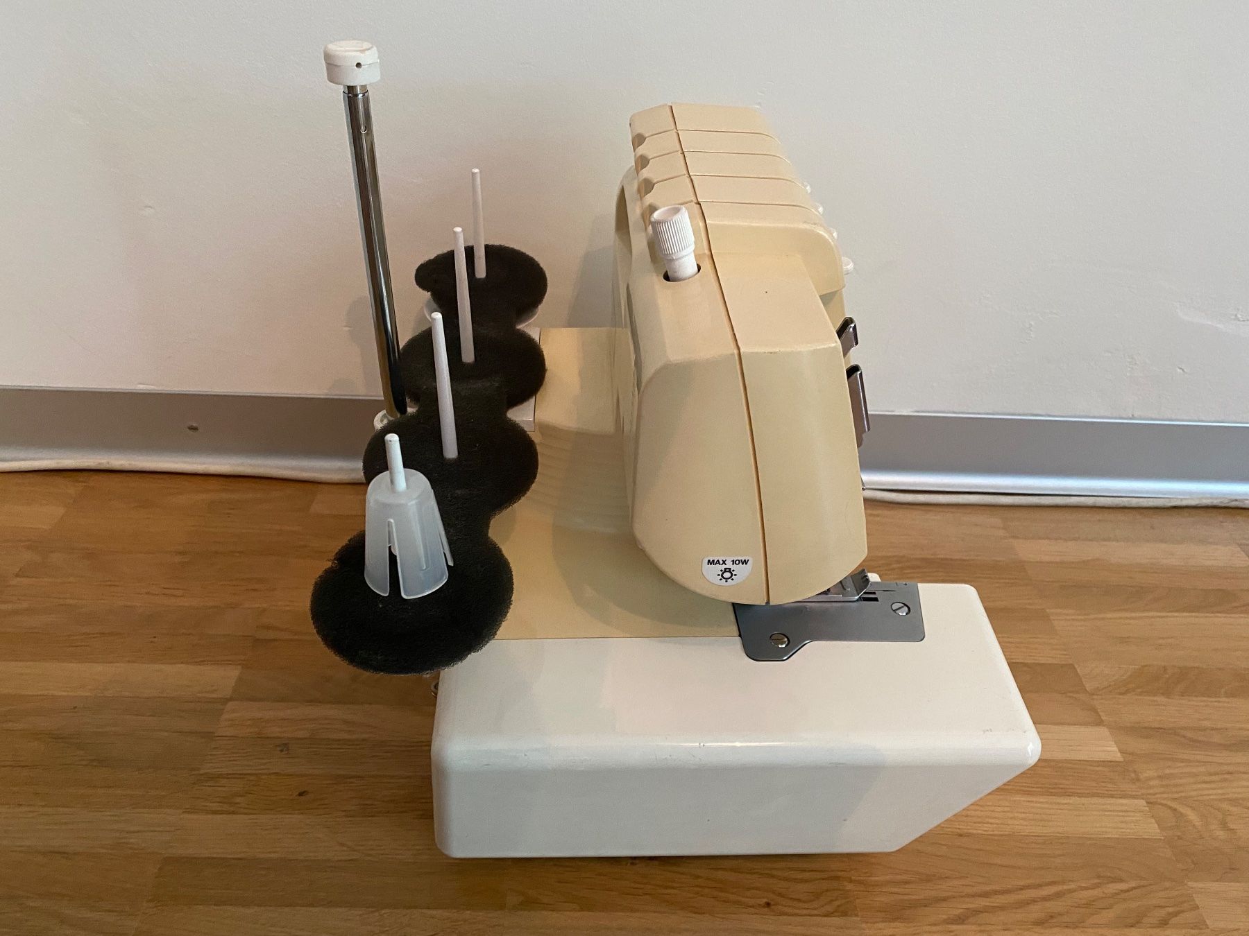 Bernina Macchine da cucire: Bernina Bernette 800 D - Overlock Nähmaschine – Difettoso da Rotkreuz venduto da mia_dc2r 7