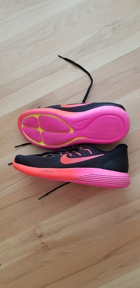 Nike Scarpe da donna: Neu: Nike RunEasy - schwarz bunt - Gr.40 – Nuovo (secondo la descrizione) da Uznach venduto da Laeuffer 1
