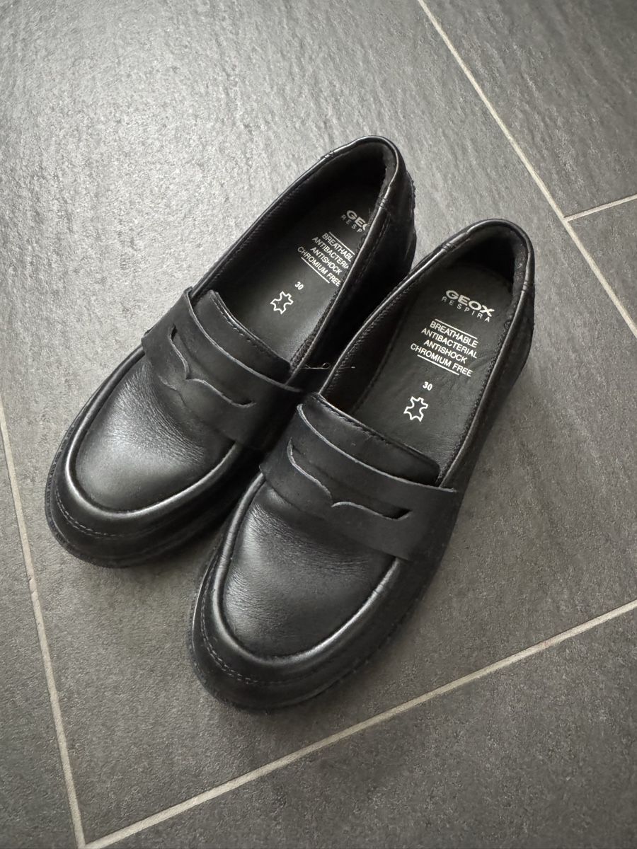 Geox Chaussures filles: Geox Mädchen-Loafer, Grösse 30 – D'occasion à Frauenfeld par kesanna