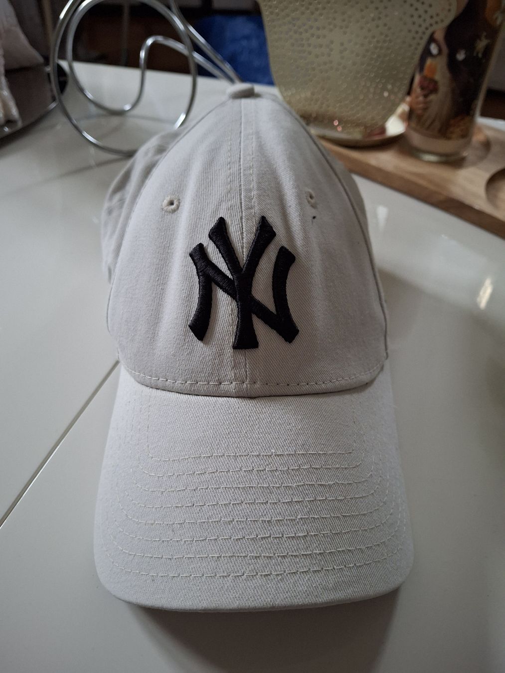 Hüte, Mützen & Caps: Casquette NY blanche – Gebraucht aus Lausanne von Cognitia