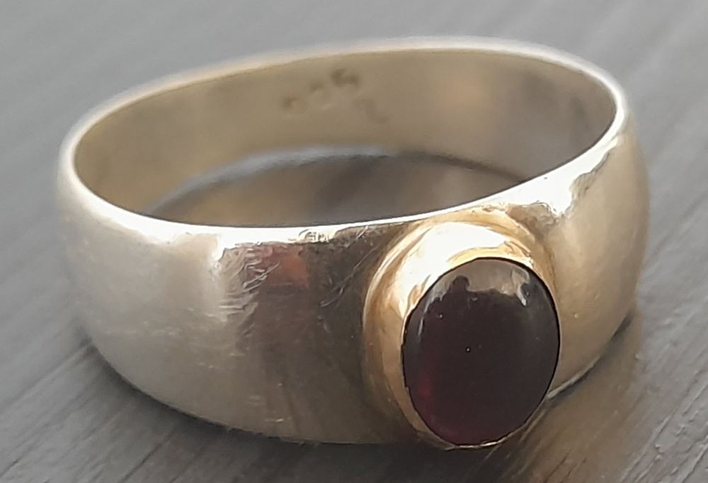 Bague plaquée argent avec incrustation rouge vintage main image 0