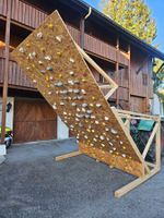 Kletterwand Moonboard freistehend mit Griffen