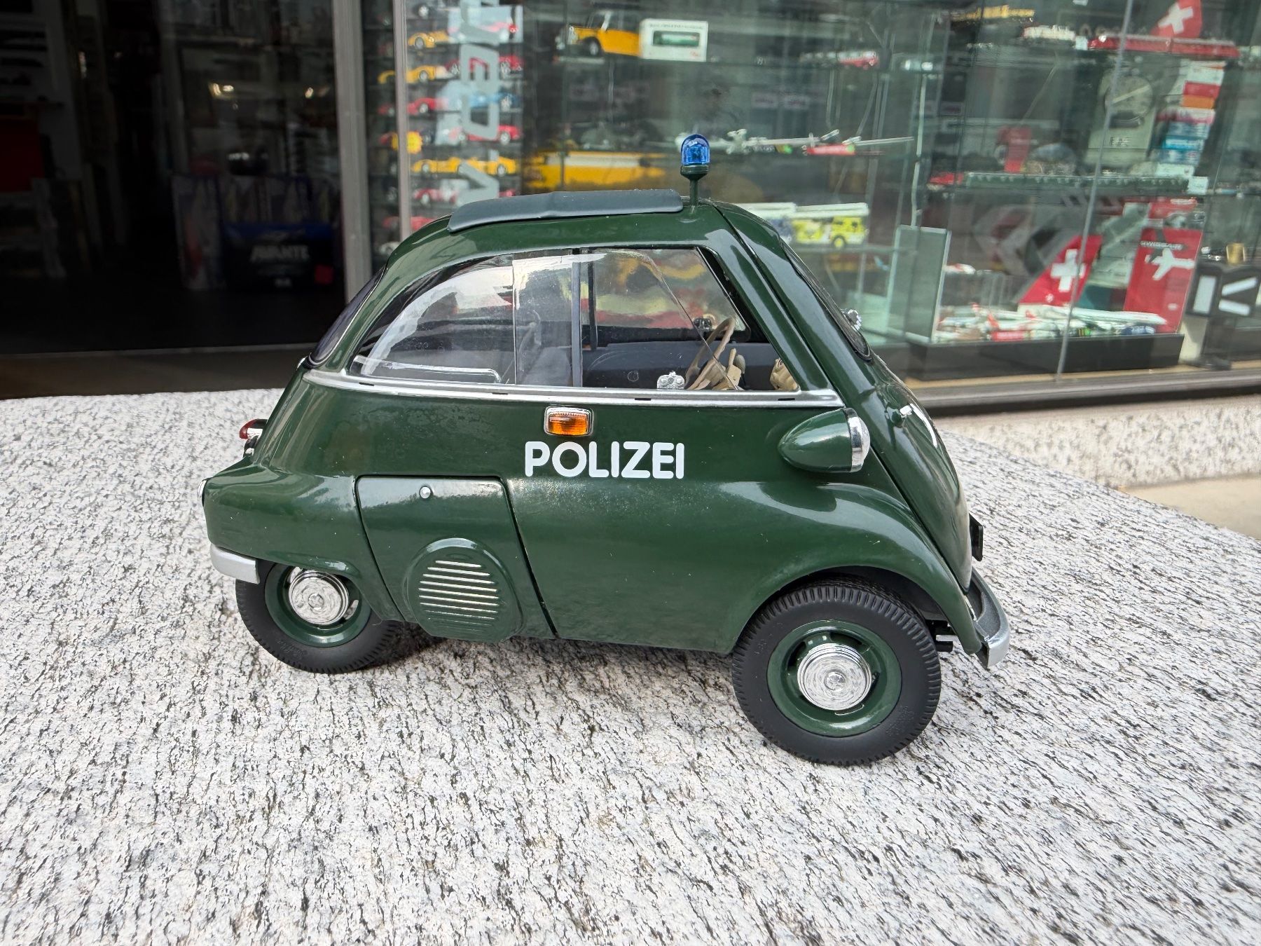 Schuco Modellini d'auto: Schuco 1:18 BMW Isetta Polizei – Usato da Chiasso venduto da Carrara-Modellismo 4