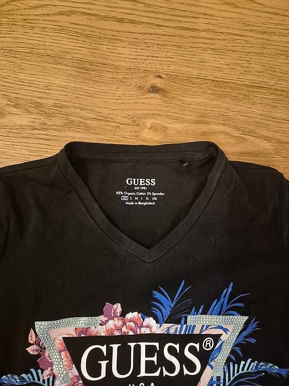 T-shirt: Guess T-Shirt,  Blumen – Nuovo (secondo la descrizione) da Feusisberg venduto da cts_55rn 1