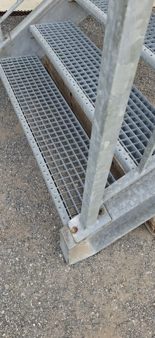 Treppen: Treppe verzinkt mit Geländer – Gebraucht aus Reichenbach i. K. von Wskorpion 6