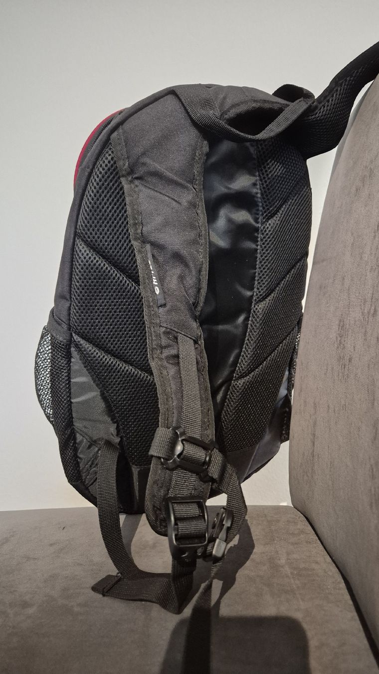 Hi-Tec Zaini: Rucksack Rot Grau Schwarz – Nuovo (secondo la descrizione) da Schnottwil venduto da mad_kxg2 3