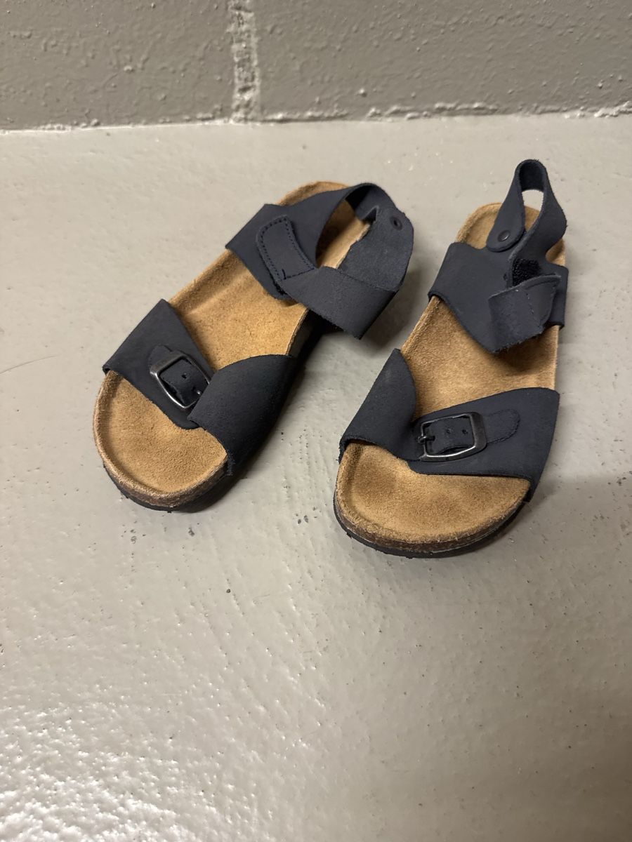 Chaussures garçon: Kinder Sandalen Grösse 32 – D'occasion à Zürich par zd_1965