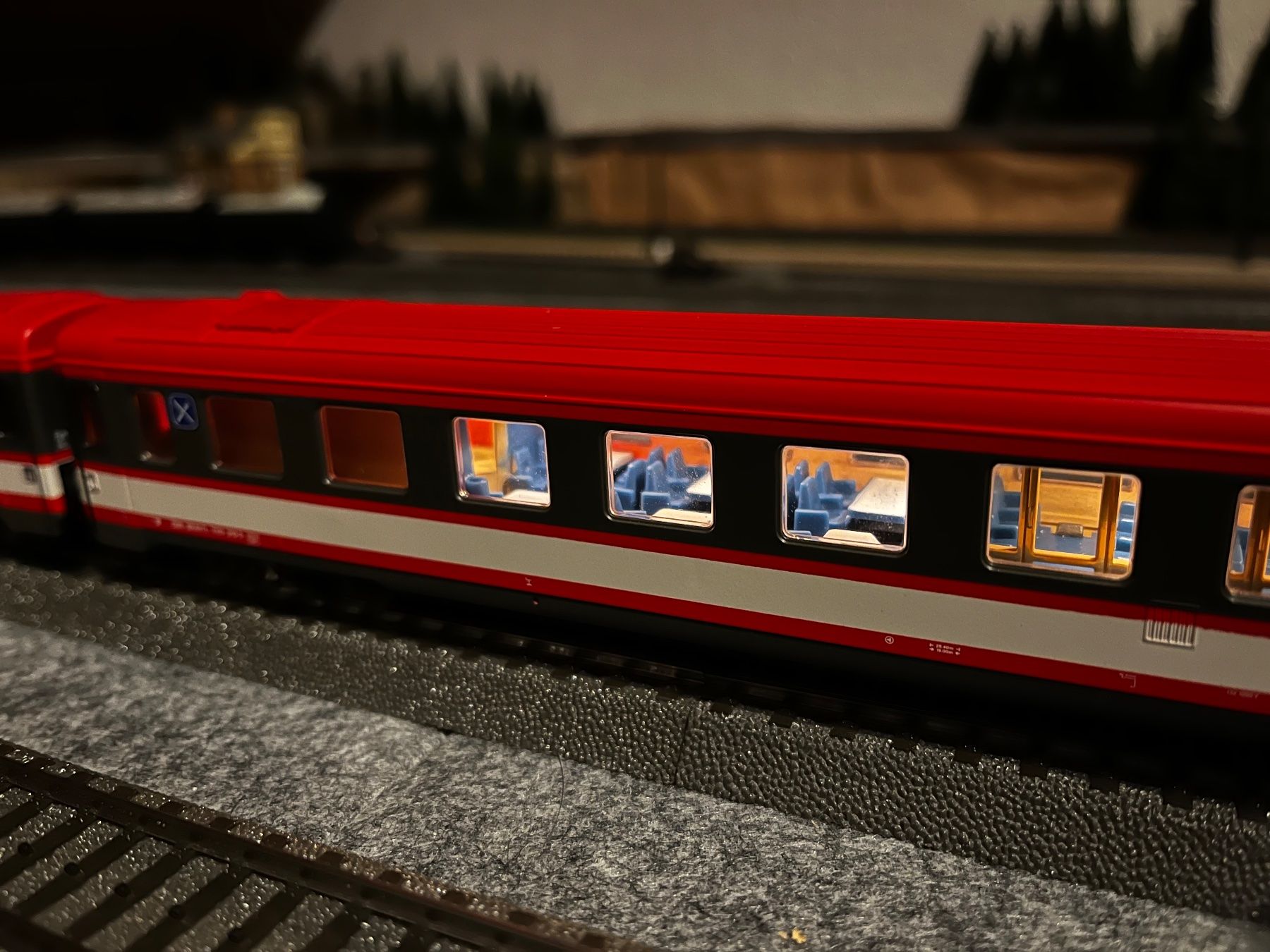 Roco Modelleisenbahnen: OeBB 4010 - Transalpin Rot von Roco 43898 – Gebraucht aus Mollis von zurichakos 5