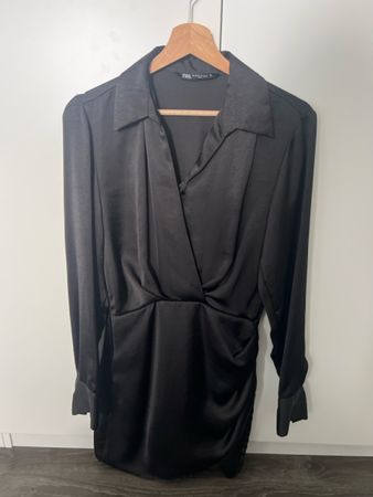 Zara Kleid schwarz satinartig langarm XS
