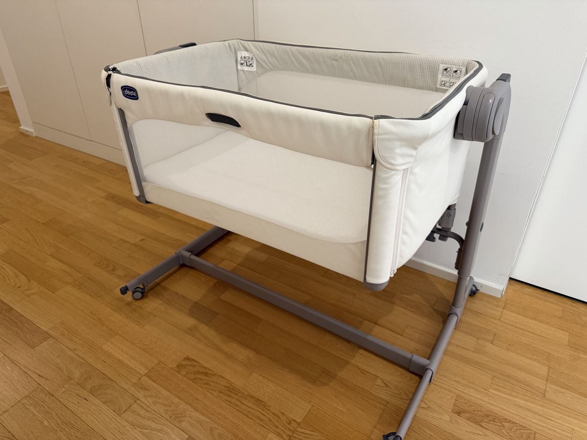 Chicco Wiegen & Stubenwagen: Chicco Beistellbett Next2me Magic White Snow – Gebraucht aus Zürich von mathismuery2019
