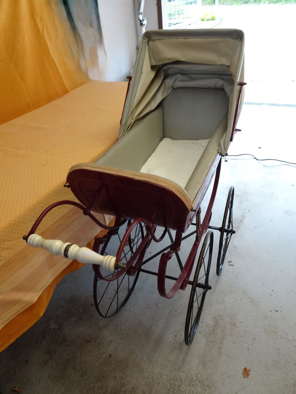 Puppenwagen: Puppenwagen antik – Gebraucht aus Oberwangen b. Bern von est_d8gf 2