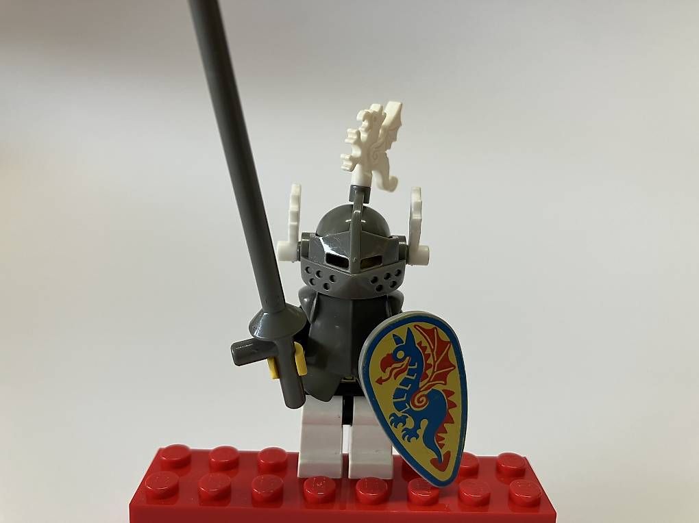 Lego Statuette: Weisser Drachen Ritter LEGO Figur – Usato da Winterthur venduto da Pa_Pa 2