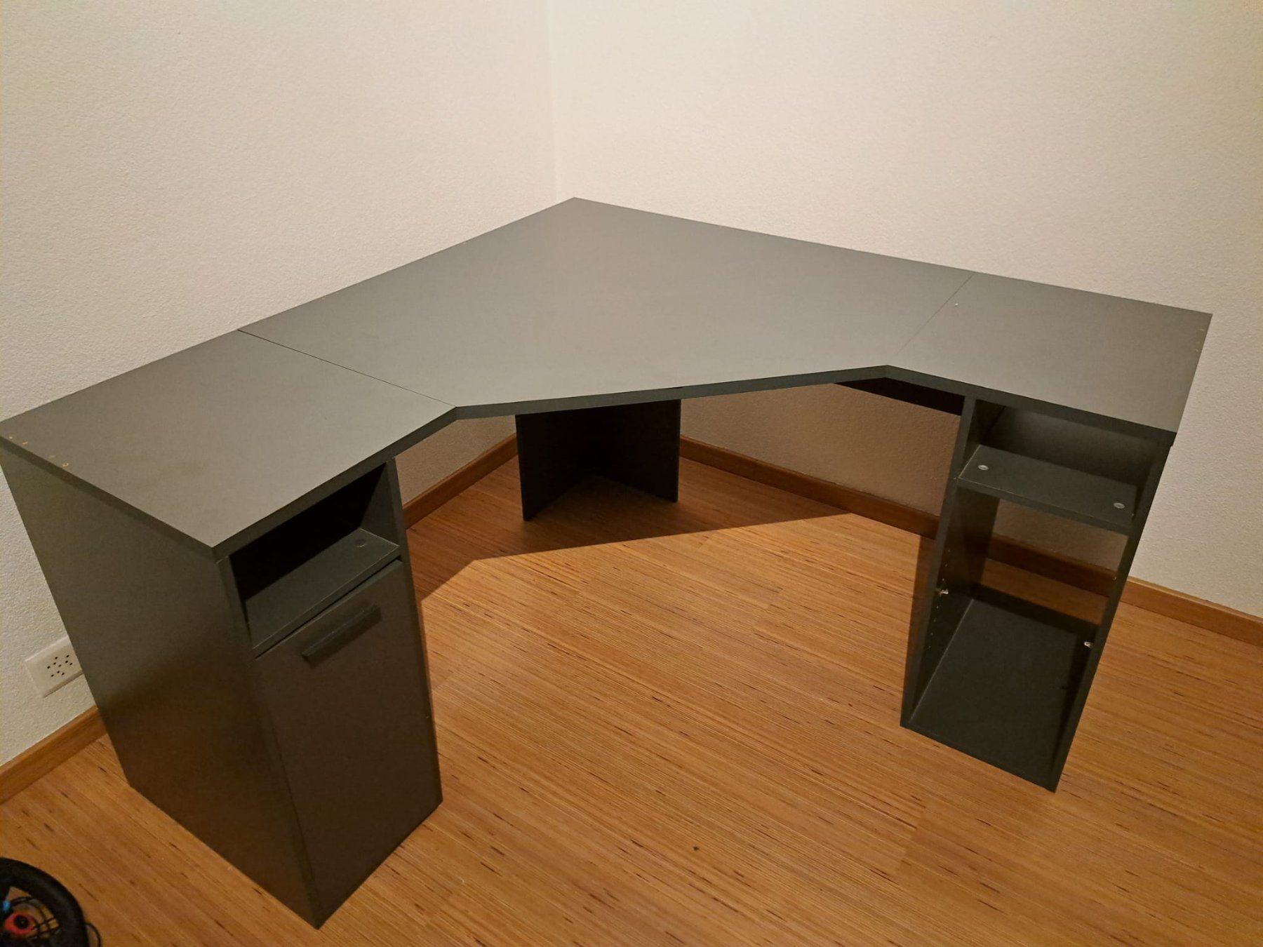 Schreibtische: Bürotisch L-Förmig Schwarz – Gebraucht aus Niederwil AG von Krebsli76 1