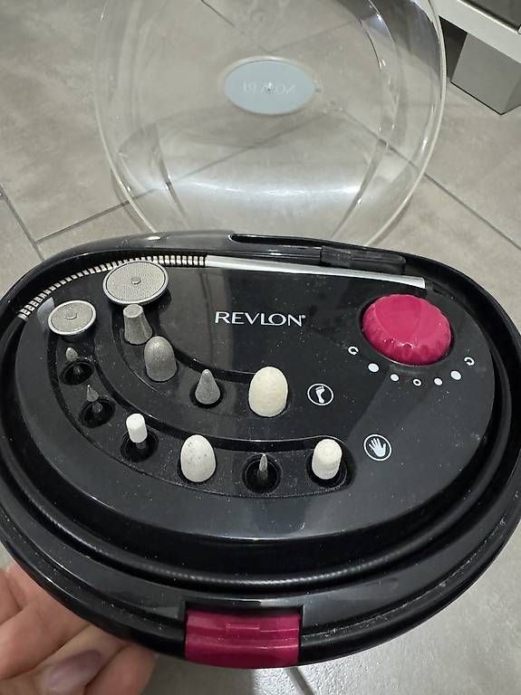 Ongles artificiels: Set manicure e pedicure Revlon – D'occasion à Lugano par poi_x9dn