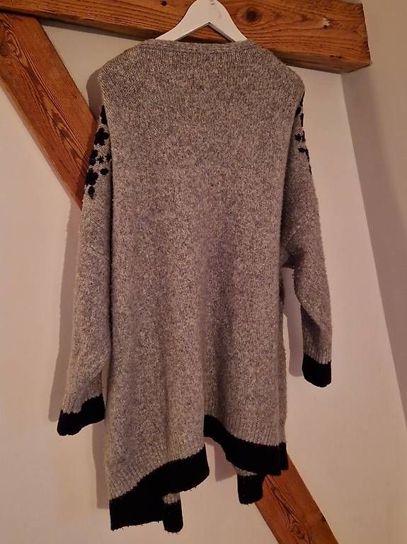 Zara Giacche: Dicke graue Strickjacke Zara Grösse M – Usato da Zürich venduto da ninni_me 1
