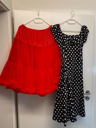 Punkte-Kleid mit Petticoat