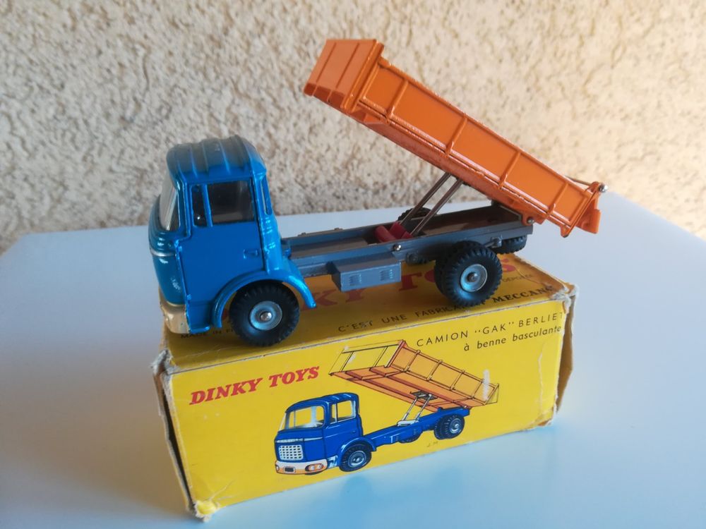 Camion De Pompier Berliet Dinky Toys 1/43 - Métal - Occasion Bon état