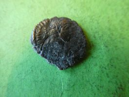 uralte   Bronzemünze  16 mm  1.26 g