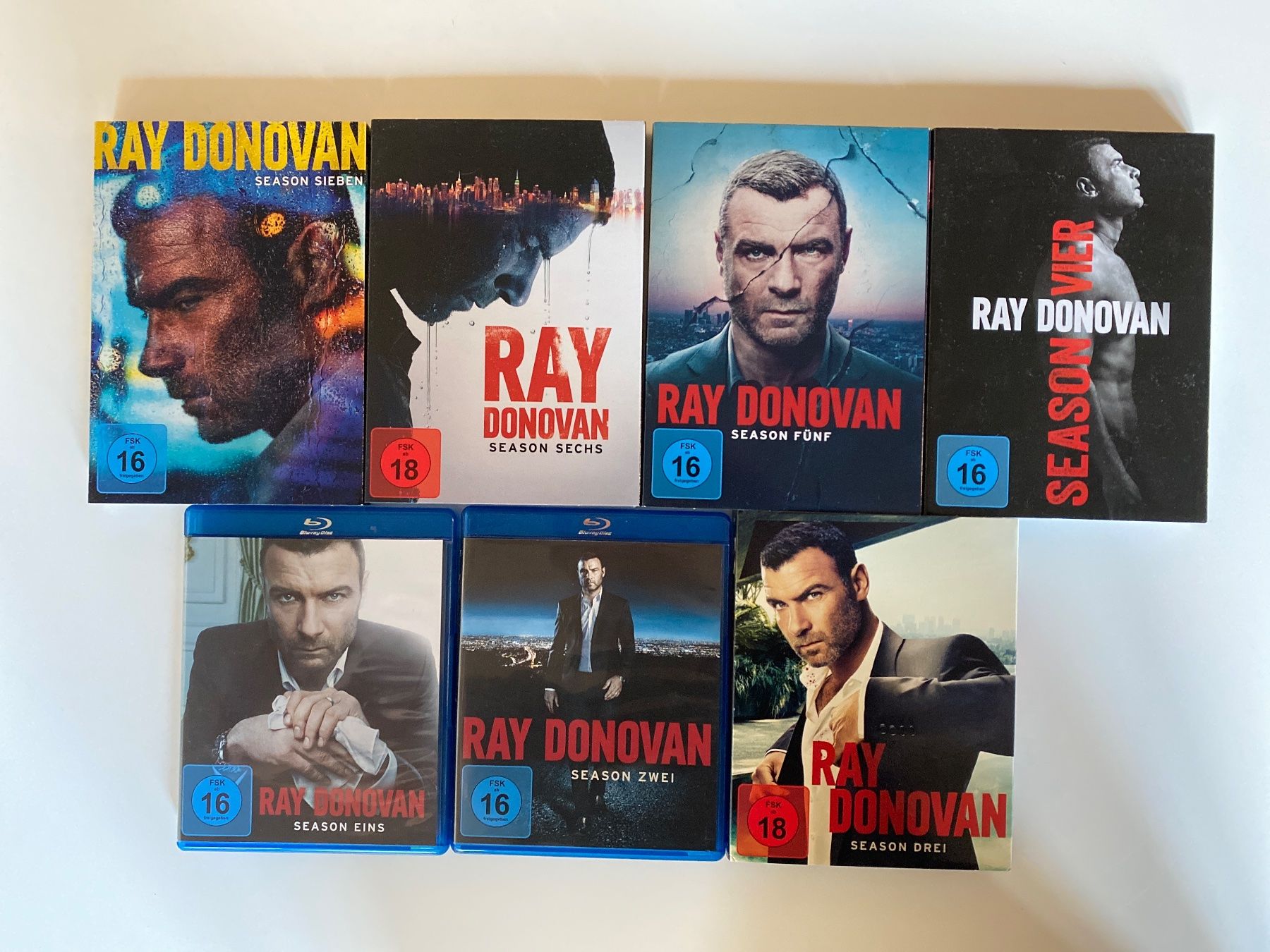 Tutti i DVDs: Ray Donovan - Komplette Serie (Staffeln 1-7) – Usato da Buchen im Prättigau venduto da dideldu