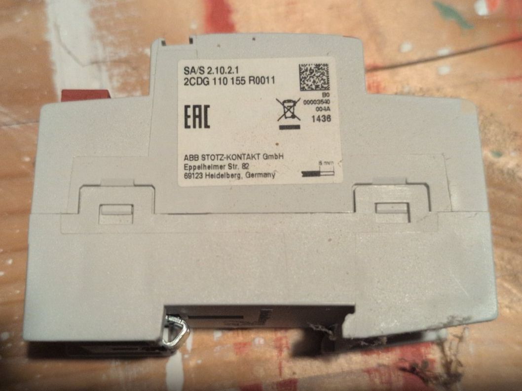 ABB Componenti elettronici: ABB SA/S 2.10.2.1 KNX Schaltaktor – Usato da Amlikon-Bissegg venduto da Helibum 1