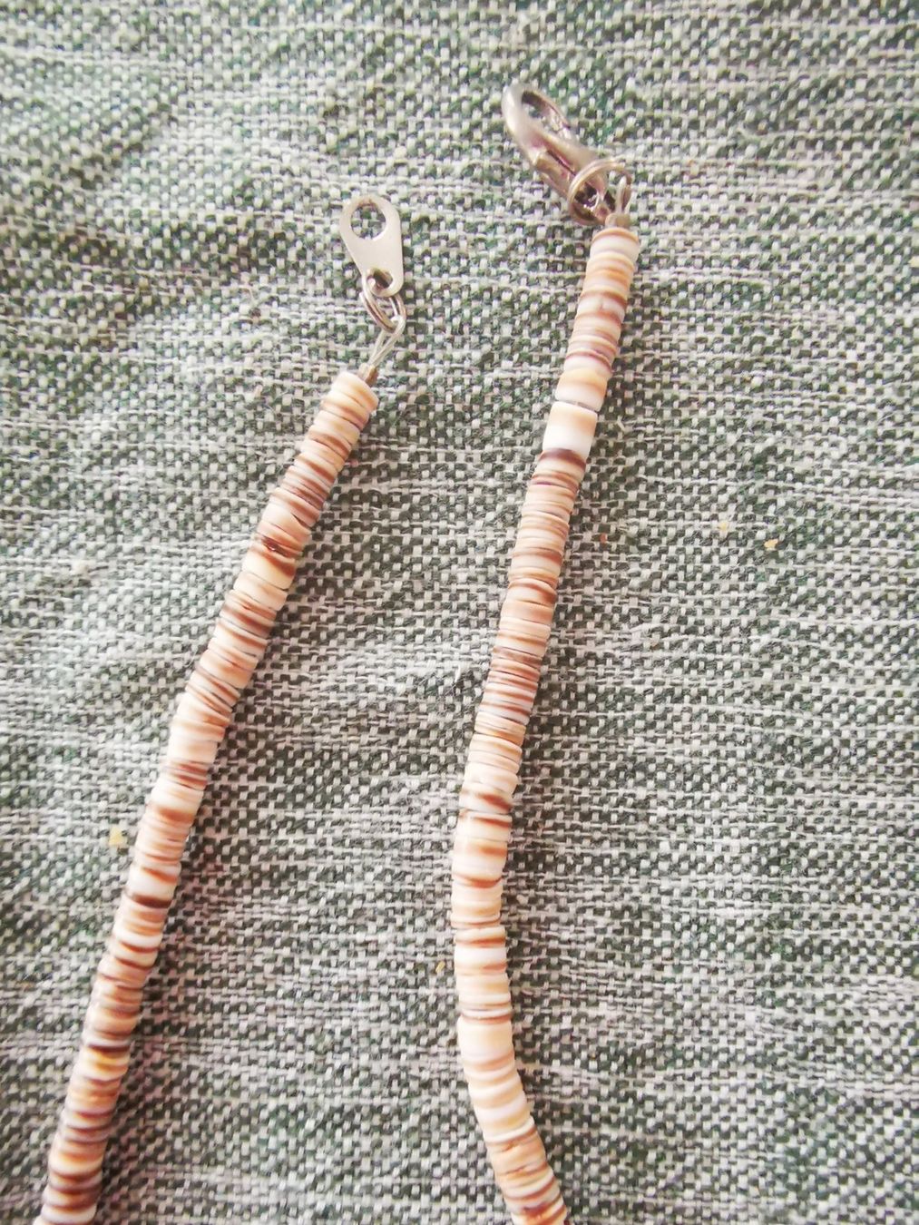 Catenine: Collier avec perles et pendentif d’une dent – Usato da Courtepin venduto da mara_1808 1