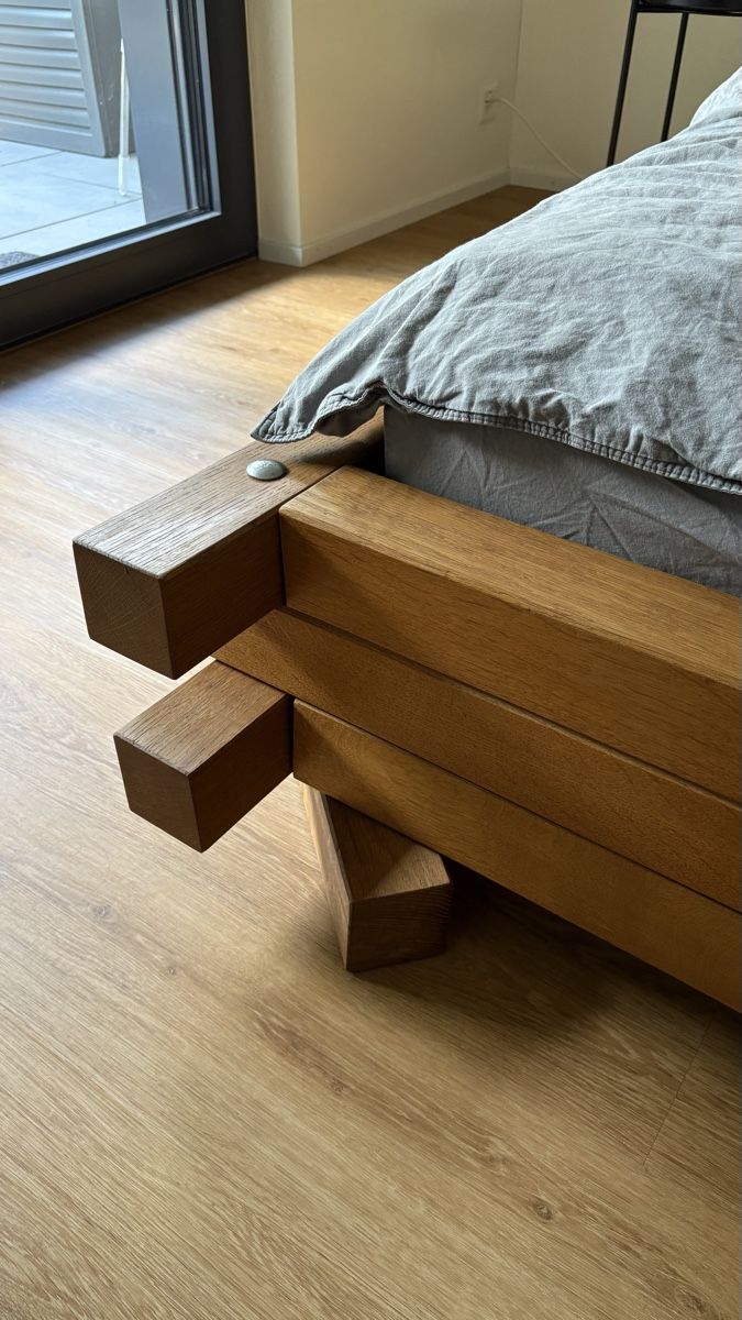Lits: Doppelbett Vollholz Eiche – D'occasion à Winterthur par Lucoelen 1